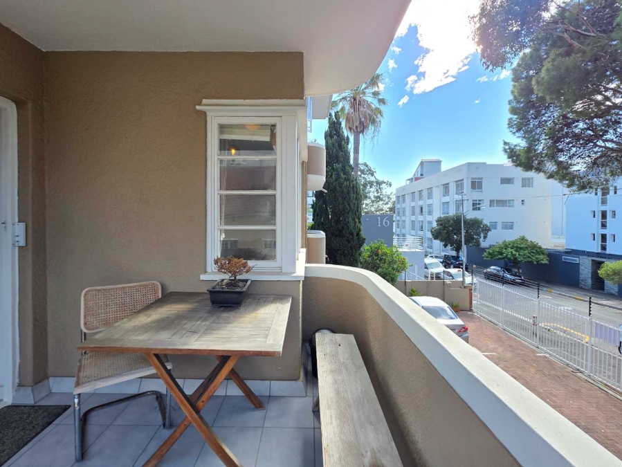 To Let 1 Bedroom Property for Rent in Sea Point Western Cape